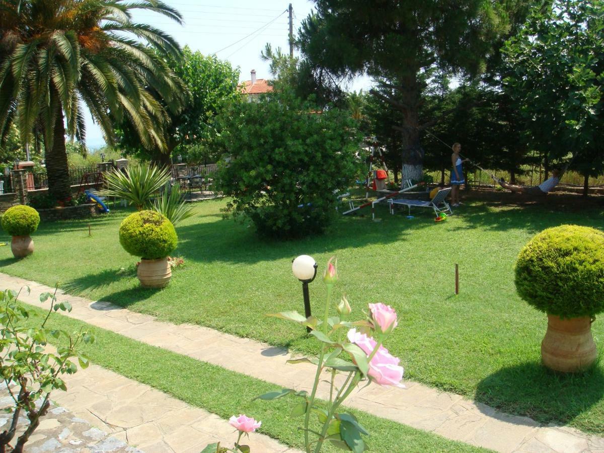 Jenny'S Garden Vourvourou Exterior foto